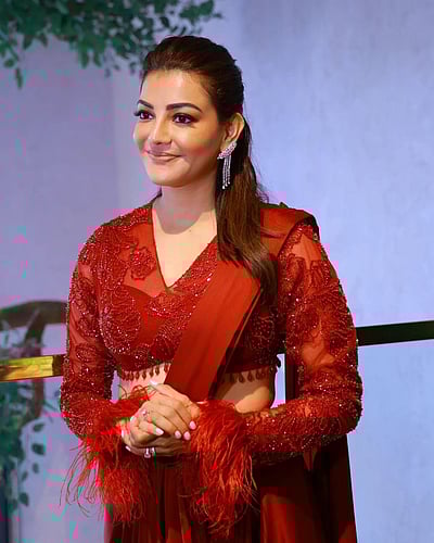 புகைப்படம் எடுக்கும்போது நடிகை காஜல் அகர்வாலிடம் தவறாக நடந்துகொண்ட ரசிகர்! 