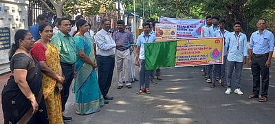 போலியோ தடுப்பு விழிப்புணா்வு ஊா்வலம்