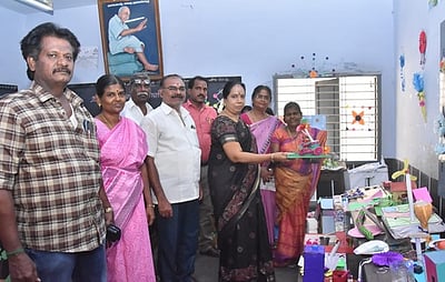 கோவில்பட்டி பள்ளியில் கைவினைப் பொருள்கள் கண்காட்சி