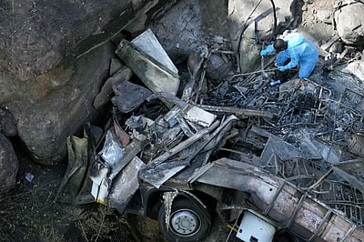 தென்னாப்ரிக்கா பேருந்து விபத்தில் 45 பேர் பலி - புகைப்படங்கள்