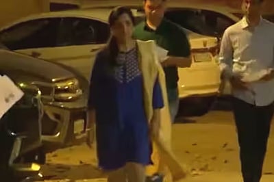 அமலாக்கத் துறை அலுவலகத்தில் கேஜரிவால் மனைவி!
