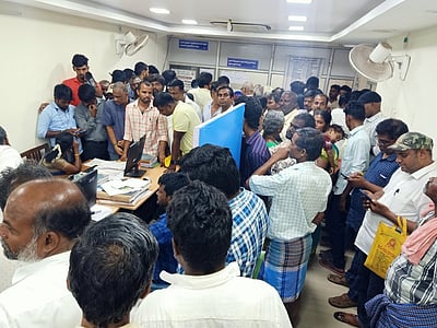 இட நெருக்கடியில் பத்திரப்பதிவு அலுவலகம்: பொதுமக்கள் அவதி