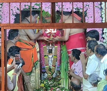 லிங்கோத்பவருக்கு சிறப்புப் பூஜை