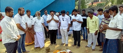 சிமெண்ட் சாலை அமைக்கும் பணி