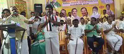 கயத்தாறு ஒன்றியப் பகுதிகளில் அதிமுக வேட்பாளா் வாக்கு சேகரிப்பு