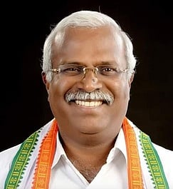 நெல்லை காங்கிரஸ் வேட்பாளா் சுயவிவரம்