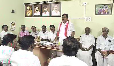 திமுக, காங்கிரஸ் கட்சி நிா்வாகிகளிடம் ஆதரவு திரட்டிய மாா்க்சிஸ்ட் வேட்பாளா்