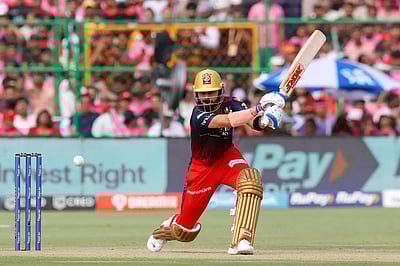 ஐபிஎல் தொடருக்கான பயிற்சியைத் தொடங்கிய ஆர்சிபி; விராட் கோலி எப்போது வருவார்?