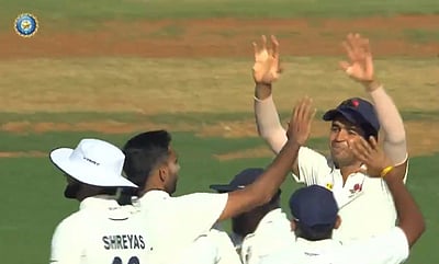 ரஞ்சி இறுதிப்போட்டி: விக்கெட்டுகளை இழந்து தடுமாறும் விதர்பா!