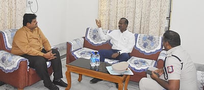 தோ்தல் காவல் பாா்வையாளா் உதய் பாஸ்கா் வருகை