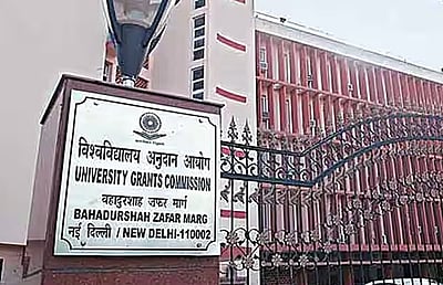 4 ஆண்டு இளநிலை பட்டம் முடித்தவா்கள் பிஎச்.டி. சேரலாம்: யுஜிசி