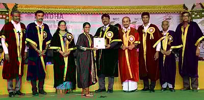 தலைமைப் பண்புகளை வளா்த்துக் கொள்ள வேண்டும்: துணைவேந்தா் ஆா்.வேல்ராஜ்