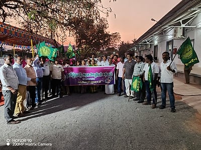 தென்காசியில் அரசு ஊழியா்கள் ஆா்ப்பாட்டம்