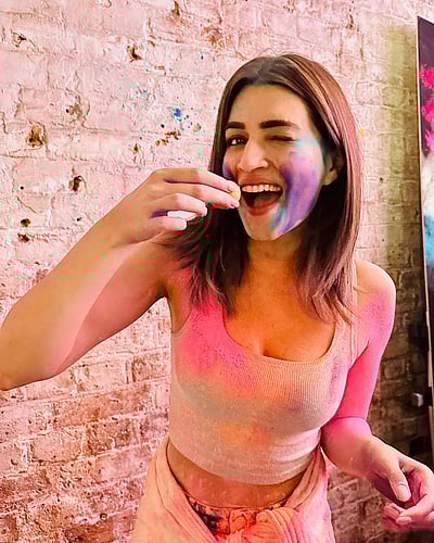 நடிகைகளின் ஹோலி!