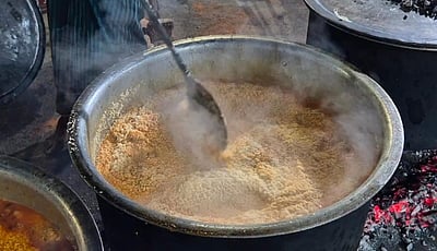 400 கிலோ கறி... 2000 வீட்டுக்கு பார்சல் செய்யப்பட்ட பிரியாணி!