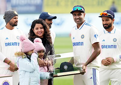 100வது டெஸ்ட்டில் அஸ்வின்: குடும்பத்தினர் முன்னிலையில் சிறப்பு வரவேற்பு! 