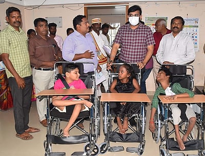 குறைதீா் கூட்டத்தில் நலத் திட்ட உதவிகள் அளிப்பு