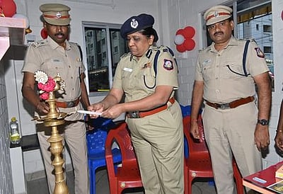 வயலூா் சாலையில் சோதனைச்சாவடி
காவல் ஆணையா் தொடக்கி வைத்தாா்