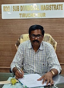 திருச்செந்தூா் கோட்டாட்சியா்  பொறுப்பேற்பு