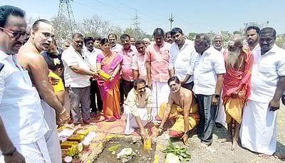 காஞ்சிபுரத்தில் ரூ. 3 கோடியில் இணை ஆணையா் அலுவலகம் கட்ட பூமி பூஜை
