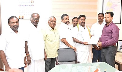 ஊத்துமலை கிராம மக்களின்
இடங்களுக்கு பத்திர பதிவு கோரி மனு