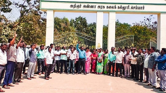 கௌரவ விரிவுரையாளா்கள் போராட்டம்