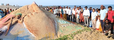 கோவளம் கடற்கரையில் 100% வாக்குப்பதிவு விழிப்புணா்வு