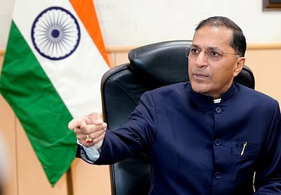 அருண் கோயல் ராஜிநாமாவும் விடை தெரியாத கேள்விகளும்!  தேர்தல் ஆணையத் தலைவலி...