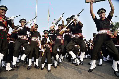 இந்தியாவின் பாதுகாப்புக்கு பலமுனை அச்சுறுத்தல்கள்: 
விமானப்படை தளபதி வி.ஆா். சௌத்ரி