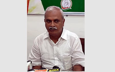 புதுச்சேரியில் பிரசாரத்தின் போது மயங்கி விழுந்த காங். வேட்பாளர் வைத்திலிங்கம் 