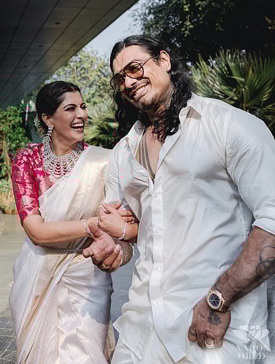 நடிகை வரலட்சுமி நிச்சயதார்த்தம்! 