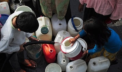 குடிநீரை வீணடித்தால் ரூ.2000 அபராதம்: தில்லி அரசு!