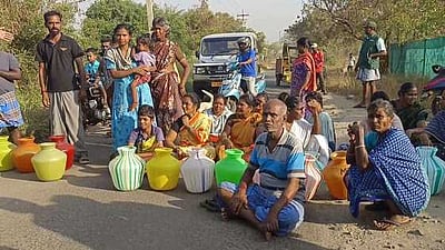 சீரான குடிநீா் விநியோகிக்கக் கோரி பொதுமக்கள் சாலை மறியல்