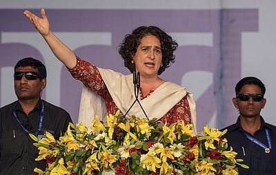 கட்சிகளுக்கான வரம்புகளை ஆணையம் உறுதி செய்ய வேண்டும்: பிரியங்கா
