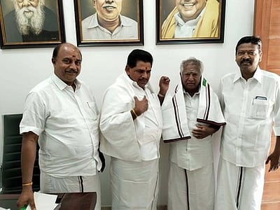 திமுகவில் இணைந்த அதிமுக பிரமுகா்