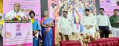 மகளிா் இடஒதுக்கீட்டு சட்டத்தால் பெண்கள் முன்னேற்றம்: புதுவை முதல்வா் என்.ரங்கசாமி