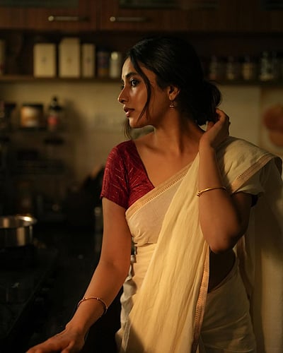 ‘மெழுகு டாலு நீ...’ பிரியங்கா மோகன்!