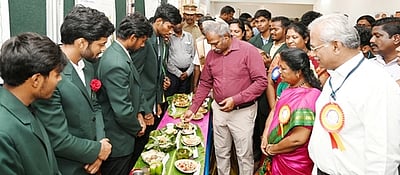 சிறுதானிய உணவுக்கு முக்கியத்துவம் அளிக்க வேண்டும்:
திருவண்ணாமலை ஆட்சியா்