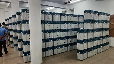 மதுராந்தகத்தில் 356 வாக்குப்பதிவு 
இயந்திரங்கள் பாதுகாப்பு