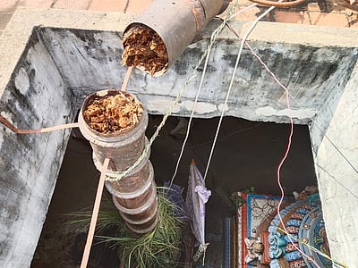 திருநள்ளாறு நள நாராயணபெருமாள் கோயில் கொடிமரம் முறிந்து விழுந்தது!