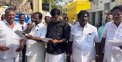 அதிமுக மனித சங்கிலி போராட்டம்