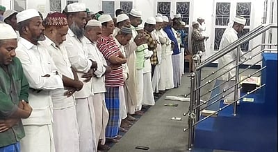 ரமலான் நோன்பு தொடக்கம்: தூத்துக்குடியில் இஸ்லாமியர் சிறப்பு தொழுகை