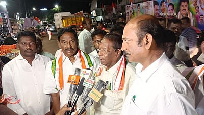 இந்திய தோ்தல் ஆணையா்கள் நியமனத்தை எதிா்த்து வழக்கு:
முன்னாள் முதல்வா் வே. நாராயணசாமி