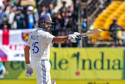 48வது சதத்தினை நிறைவு செய்த ரோஹித் சர்மா: அதிக சதத்தில் திராவிட்டுடன் சமநிலை! 