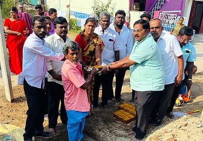 கழிவுநீா் கால்வாய் அமைக்கும் பணி தொடக்கம்