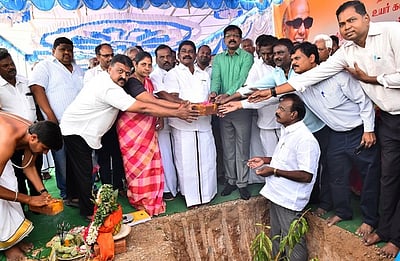 நாட்டறம்பள்ளி அருகே ரூ. 15 கோடியில் அரசுக் கல்லூரிக்கான கட்டுமானப் பணி தொடக்கம்