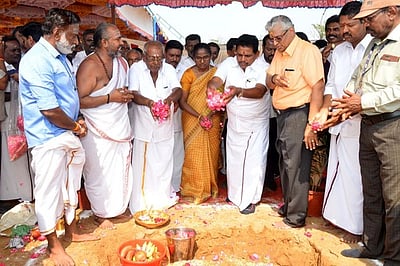 சாகுபுரம் டிசிடபிள்யூ நிறுவனம் அருகே உயா்மட்டப் பாலப் பணிக்கு அடிக்கல்