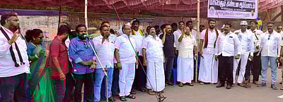 கேஜரிவால் கைதைக் கண்டித்து
மாணவா் கூட்டமைப்பினா் ஆா்ப்பாட்டம்