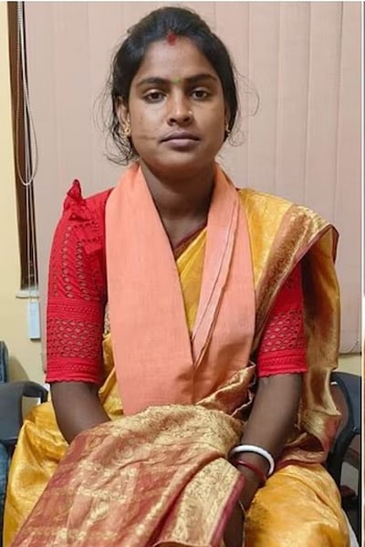 தனியுரிமை மீறல்: திரிணமூல் மீது சந்தேஷ்காளி பெண் வேட்பாளா் புகாா்