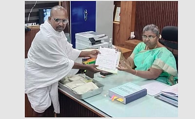 முதலும் நானே...முடிவும் நானே: காந்தியவாதி தோ்தல் கலாட்டா!